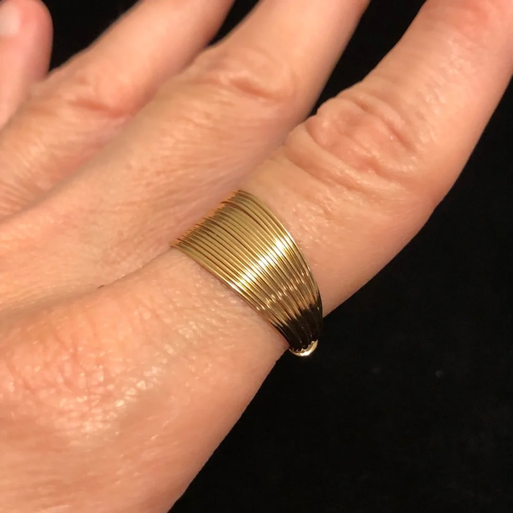 Elegant Gold Tone Women's Ring